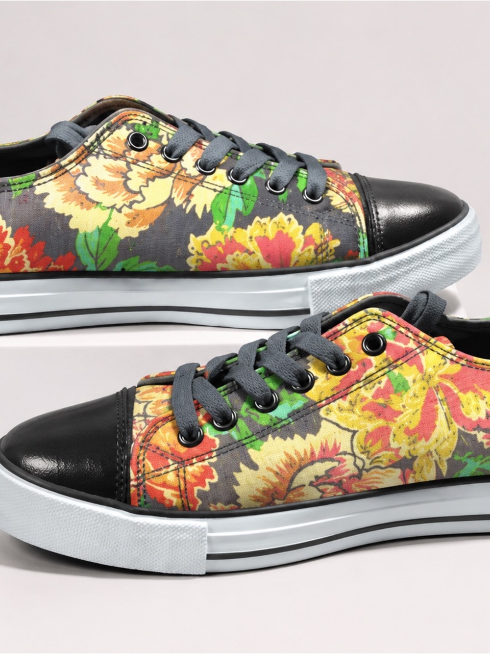 Twiggy London Floral Print Sneakers – New In Box – Women’s Size 9